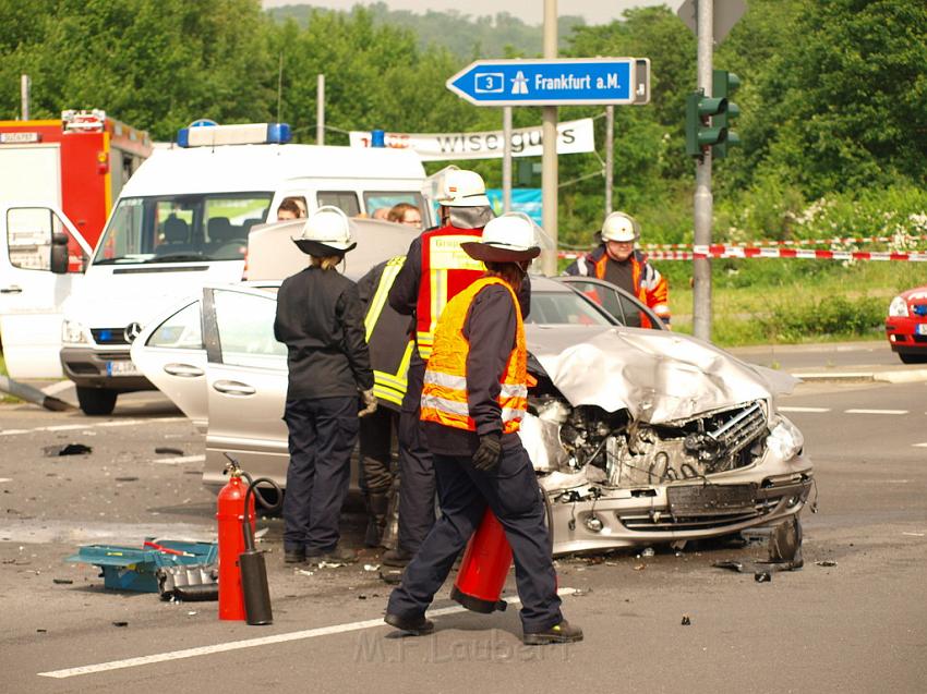 Schwerer Unfall mit Reisebus Lohmar Donrather Dreieck P130.JPG